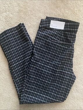 Liz Claiborne Lisa straight leg size 14 pull on pants. NWT